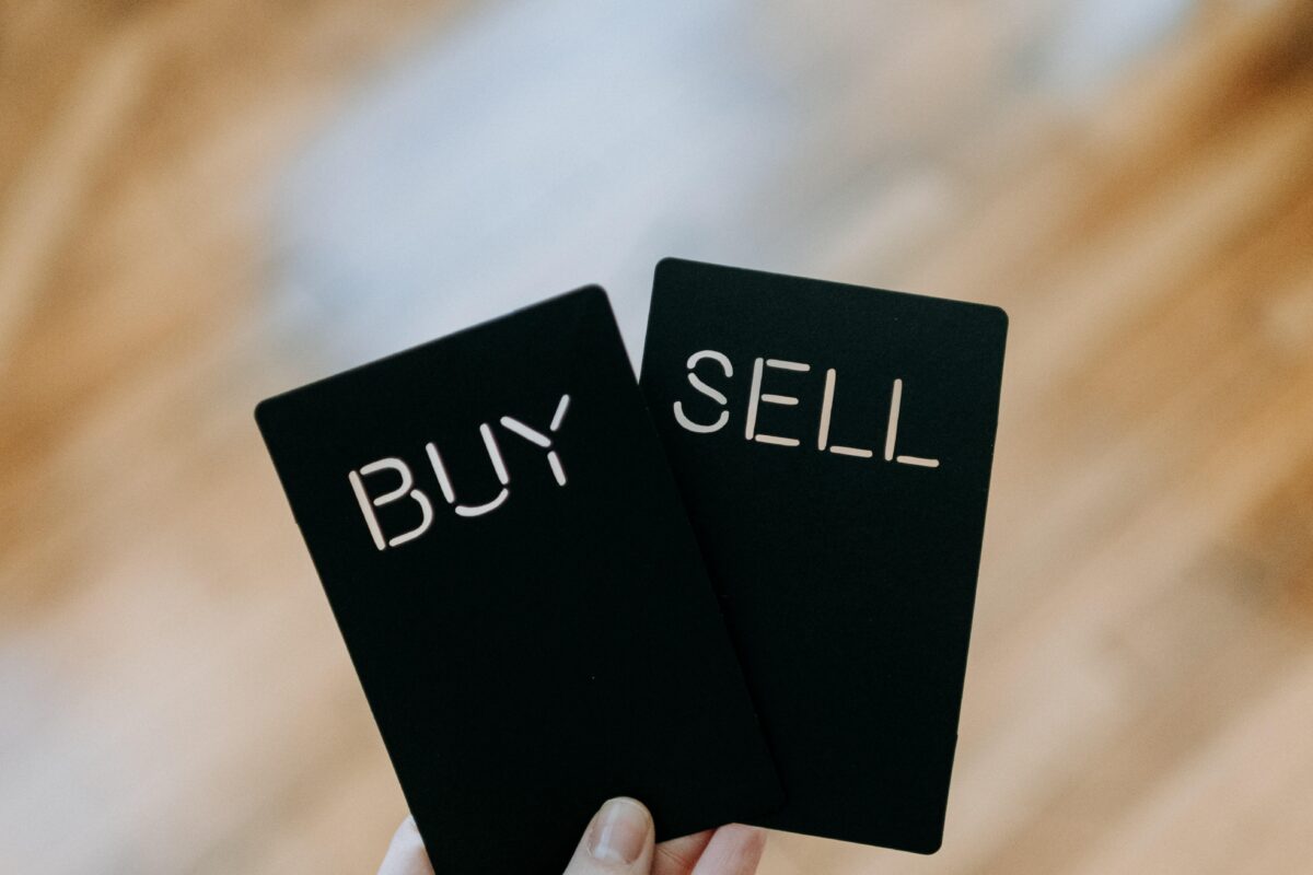 buy and sell signs to signify exchange